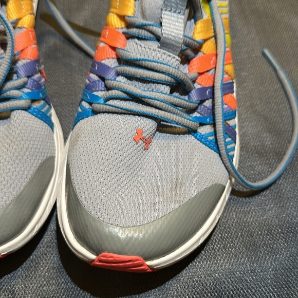 Under Armour running shoes - Picture 2 of 7